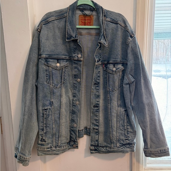 Levi's Classic Blue Denim Trucker Jacket - Picture 2 of 13